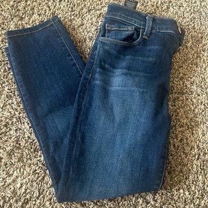 J Brand‎ Mid-Rise Capri Jeans in Oblivion